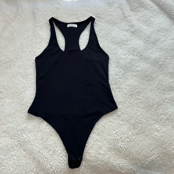 Aritzia Women’s Babaton‎ Size Medium Contour Razorback Black Bodysuit - Picture 1 of 4